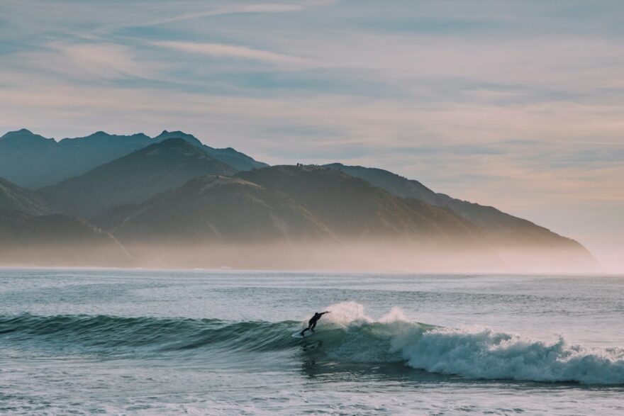 Pantai Plengkung Surga Selancar Terbaik di Banyuwangi